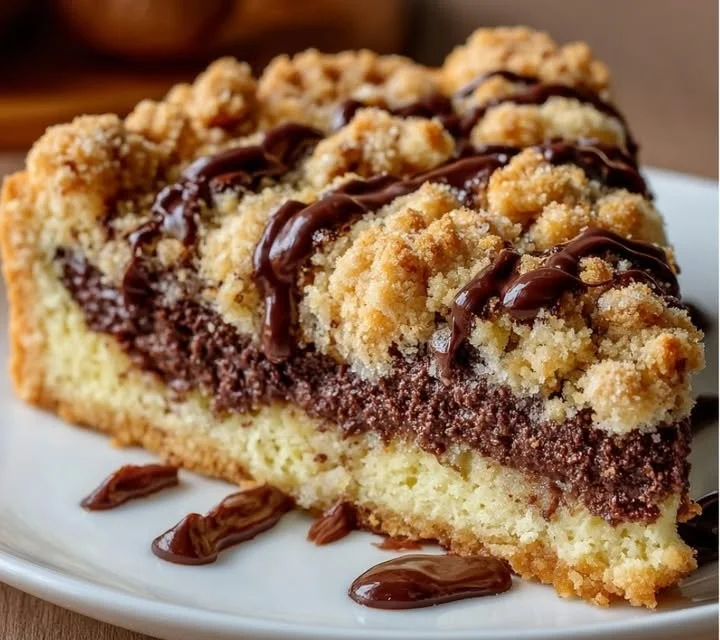Gâteau Crumble au Nutella Fondant et Croustillant sur une assiette