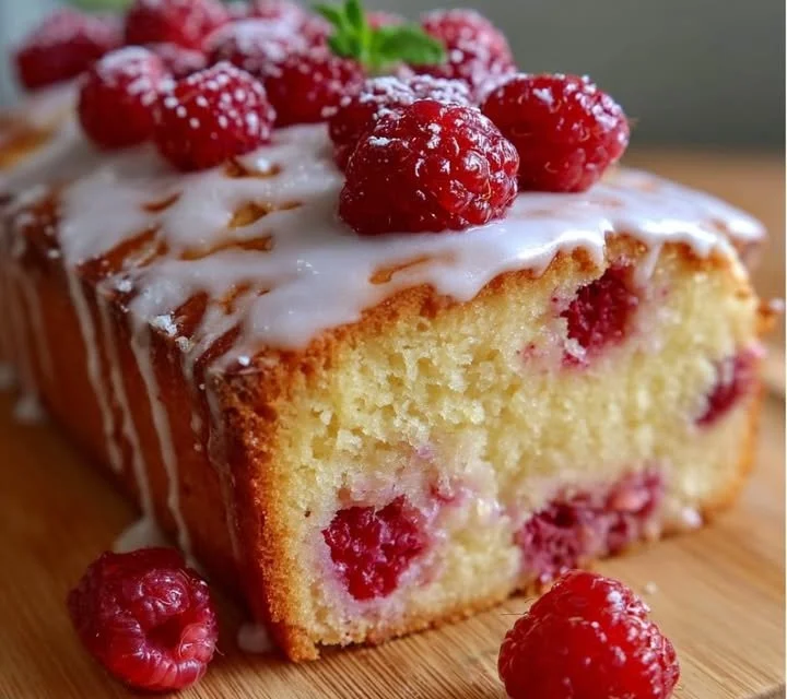 Gâteau moelleux au yaourt et framboises, un dessert léger et savoureux