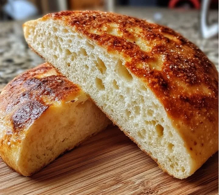 Pain à la poêle doré et croustillant, parfait pour le petit-déjeuner