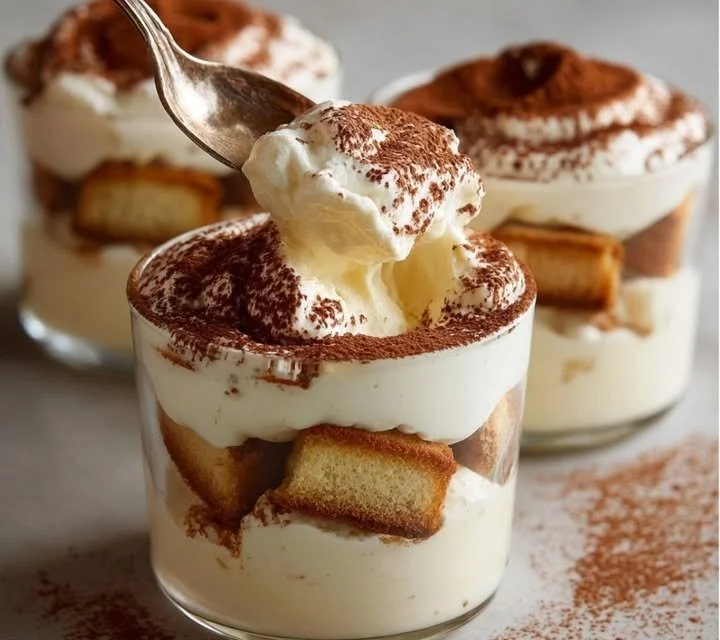 Tiramisu Express prêt à déguster, un dessert italien traditionnel dans un format rapide.